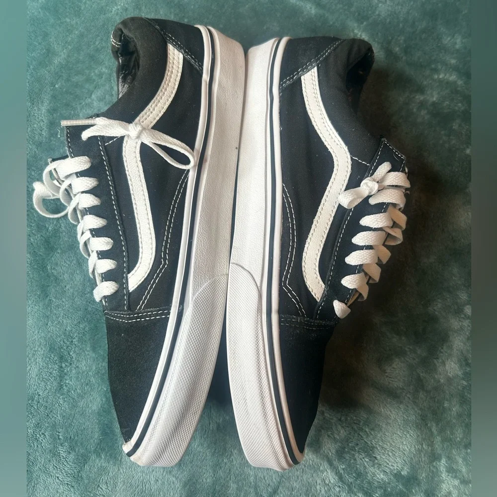 Vans Men's Classic Black and White Sneakers - Picture 3 of 6
